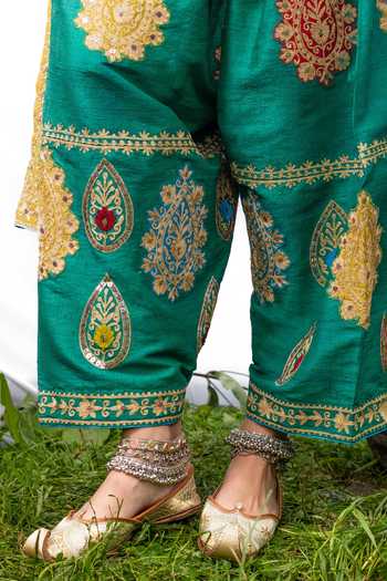 Studio Rang by Swati Green Silk, Chanderi, Chiffon Round Neck Jungli Noor Embroidered Kurta Set at Aza Fashions Studio Rang by Swati_Green Silk, Chanderi, Chiffon Round Neck Jungli Noor Embroidered Kurta Set _at_Aza_Fashions