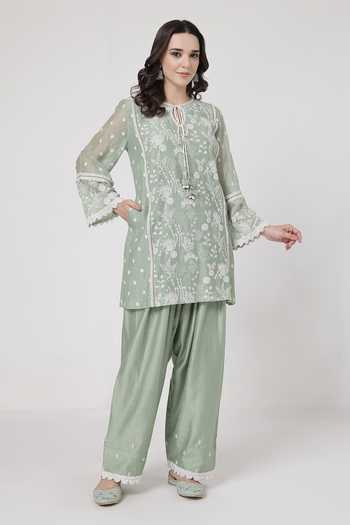 Buy_KAPAAS_Green Chanderi Round Neck Lace Embroidered Kurta Set _Online_at_Aza_Fashions