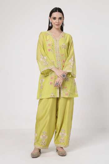 KAPAAS_Green Organza, Chanderi V-neck, Yes Lime A-line Kurta Set _Online_at_Aza_Fashions