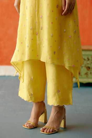 Buy KAPAAS Yellow Organza, Chanderi, Muslin (mulmul) Round Neck Hand Embroidered Kurta Set Online at Aza Fashions Buy_KAPAAS_Yellow Organza, Chanderi, Muslin (mulmul) Round Neck Hand Embroidered Kurta Set _Online_at_Aza_Fashions