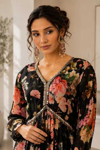 Jhambthreads Black Silk, Chiffon, Polyester V-neck Floral Print Kurta Set Online at Aza Fashions Jhambthreads_Black Silk, Chiffon, Polyester V-neck Floral Print Kurta Set _Online_at_Aza_Fashions