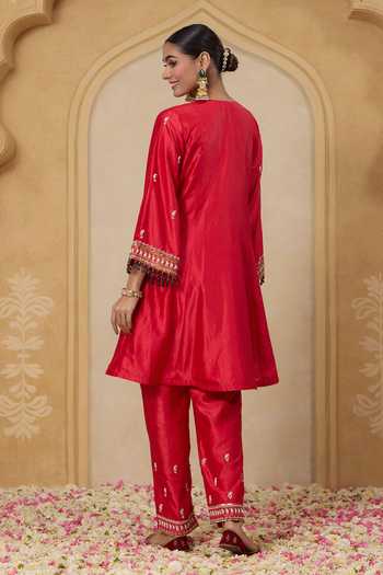 Nitisha Kashyap Aafreen Embroidered Kurta Set 