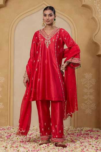 Nitisha Kashyap Aafreen Embroidered Kurta Set 