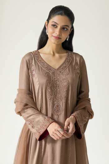 Shop DAREISS Beige Silk, Dupion V-neck, Yes Zaria Hand Embroidered Kurta Set Online at Aza Fashions Shop_DAREISS_Beige Silk, Dupion V-neck, Yes Zaria Hand Embroidered Kurta Set _Online_at_Aza_Fashions
