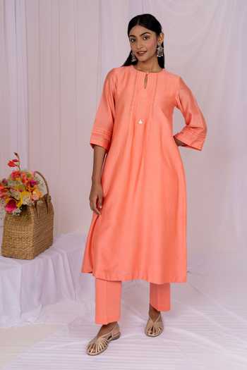 Mushio_Peach Chanderi Keyhole Neck Pintuck Floral Lace Kurta _at_Aza_Fashions