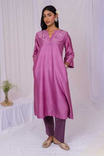 Buy_Mushio_Lilac Chanderi V-neck Embroidered Kurta _Online_at_Aza_Fashions