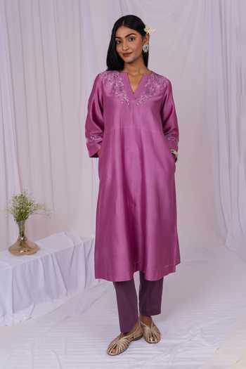 Shop_Mushio_Lilac Chanderi V-neck Embroidered Kurta _Online_at_Aza_Fashions