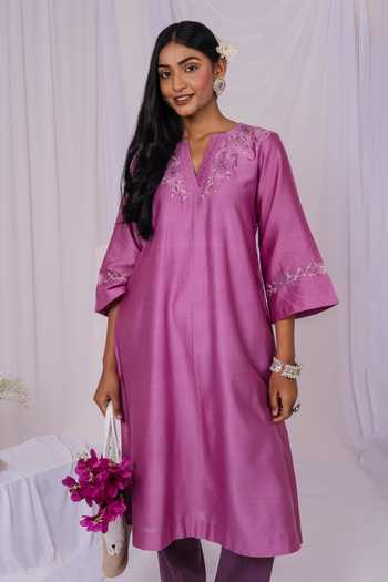 Mushio_Lilac Chanderi V-neck Embroidered Kurta _at_Aza_Fashions