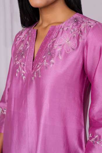 Buy_Mushio_Lilac Chanderi V-neck Embroidered Kurta 