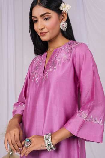 Shop_Mushio_Lilac Chanderi V-neck Embroidered Kurta 