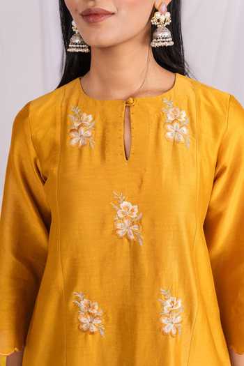 Mushio_Mustard Chanderi Keyhole Neck Embroidered Kurta _at_Aza_Fashions