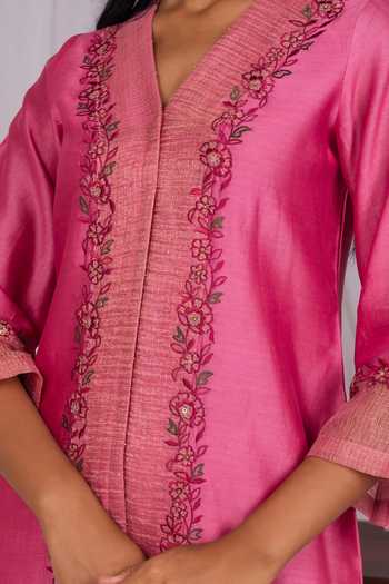 Mushio_Pink Chanderi V-neck Floral Embroidered Kurta _at_Aza_Fashions