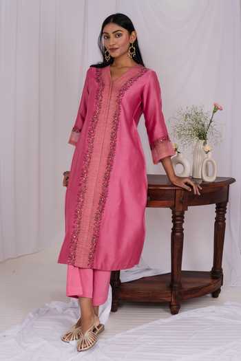 Shop_Mushio_Pink Chanderi V-neck Floral Embroidered Kurta 