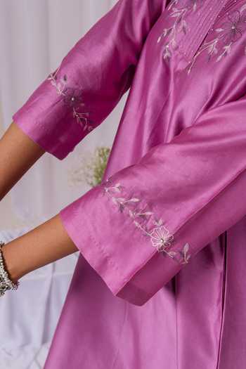 Mushio Lilac Chanderi V-neck Floral Embroidered Midi Dress at Aza Fashions Mushio_Lilac Chanderi V-neck Floral Embroidered Midi Dress _at_Aza_Fashions