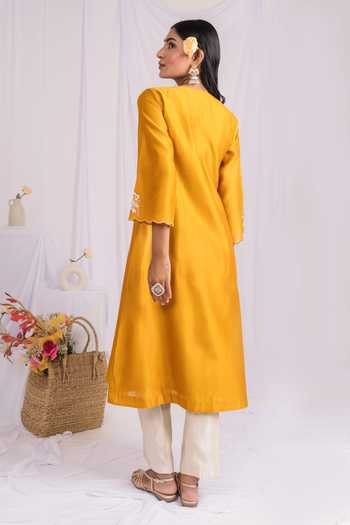 Mushio Floral Butti Embroidered Kurta Set 