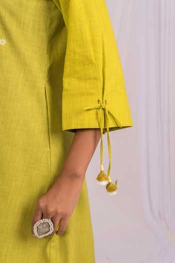 Shop_Mushio_Green Linen, Silk, Cotton Collared Neck Hand Embroidered Kurta And Pant Set 