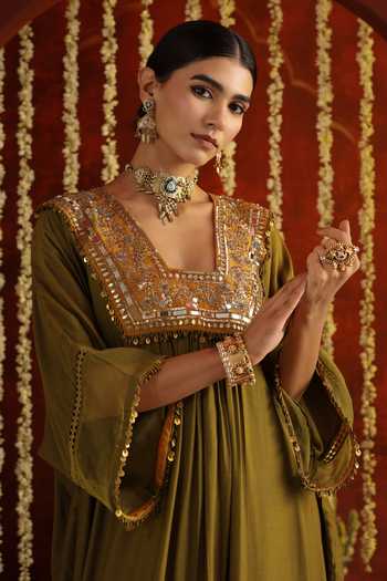 Shop Aaroh By Dolly Green Silk, Muslin Square Neck Sunehri Saanjh Embellished Kurta And Pant Set Online at Aza Fashions Shop_Aaroh By Dolly_Green Silk, Muslin Square Neck Sunehri Saanjh Embellished Kurta And Pant Set _Online_at_Aza_Fashions