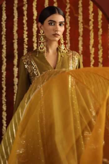 Buy Aaroh By Dolly Green Chanderi, Muslin Sunehri Saanjh Embroidered Side Panelled Kurta Set Online at Aza Fashions Buy_Aaroh By Dolly_Green Chanderi, Muslin Sunehri Saanjh Embroidered Side Panelled Kurta Set _Online_at_Aza_Fashions