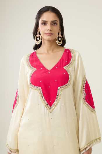 BAHAARA BY DIVYA NARULA Pink Silk Satin, Organza V-neck, Yes Simran Contrast Yoke Kurta Set at Aza Fashions BAHAARA BY DIVYA NARULA_Pink Silk Satin, Organza V-neck, Yes Simran Contrast Yoke Kurta Set _at_Aza_Fashions