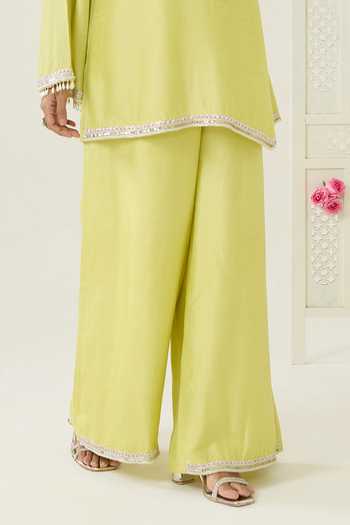 Shop BAHAARA BY DIVYA NARULA Yellow Silk Embroidery V-, Square Amna Kurta Palazzo Set Online at Aza Fashions Shop_BAHAARA BY DIVYA NARULA_Yellow Silk Embroidery V-, Square Amna Kurta Palazzo Set _Online_at_Aza_Fashions
