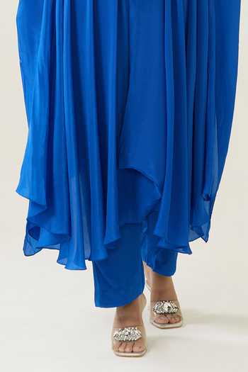 BAHAARA BY DIVYA NARULA_Cobalt Crepe V-neck Arwa Geometric Work Kurta Set _Online_at_Aza_Fashions