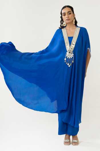 Buy_BAHAARA BY DIVYA NARULA_Cobalt Crepe V-neck Arwa Geometric Work Kurta Set _Online_at_Aza_Fashions