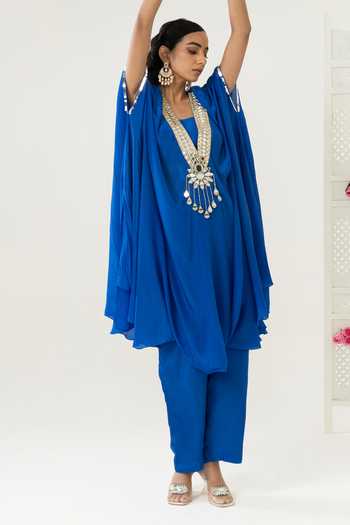 BAHAARA BY DIVYA NARULA_Cobalt Crepe V-neck Arwa Geometric Work Kurta Set _at_Aza_Fashions