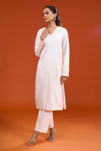 Kshitij Jalori_Off White Silk, Cotton V-neck Plain Kurta _at_Aza_Fashions