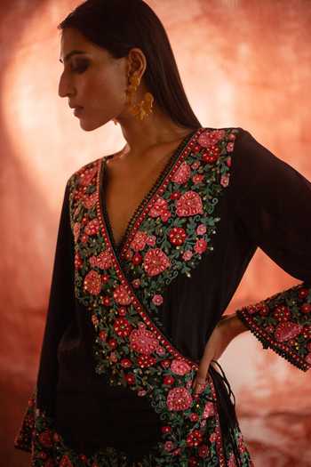 Studio Rang by Swati Black Crepe V-neck, Yes Midnight Bloom Angarkha Kurta And Pant Set at Aza Fashions Studio Rang by Swati_Black Crepe V-neck, Yes Midnight Bloom Angarkha Kurta And Pant Set _at_Aza_Fashions