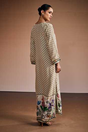 The Royaleum Beige Silk Split V-neck Checkered Pattern Kaftan Online at Aza Fashions The Royaleum_Beige Silk Split V-neck Checkered Pattern Kaftan _Online_at_Aza_Fashions