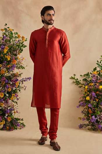 Kalista_Red Chanderi, Viscose Aarush Plain Kurta Set With Dupatta _at_Aza_Fashions