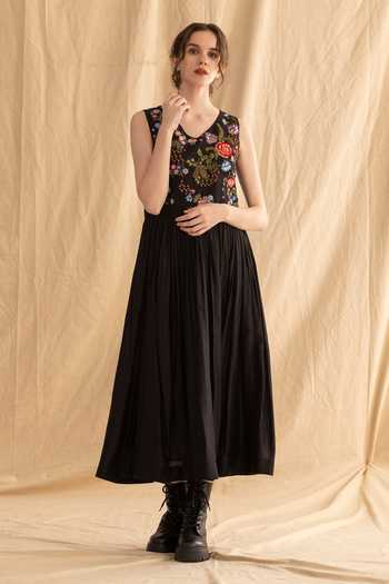 Dried Flowers Sleeveless Floral Embroidered Dress 