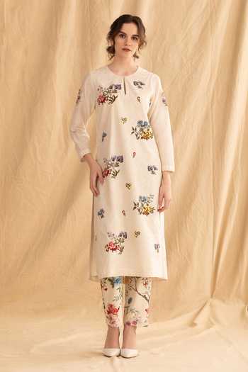 Dried Flowers Ivory , Chanderi, Cotton, Organza Mandarin Floral Print Kurta Set at Aza Fashions Dried Flowers_Ivory , Chanderi, Cotton, Organza Mandarin Floral Print Kurta Set _at_Aza_Fashions