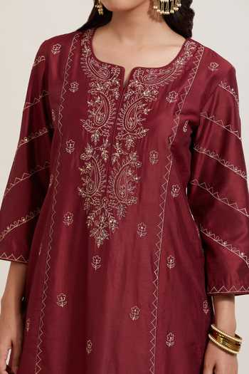 Priya Chaudhary Maroon Chanderi Silk Embroidery Split V-neck Floral Kurta Online at Aza Fashions Priya Chaudhary_Maroon Chanderi Silk Embroidery Split V-neck Floral Kurta _Online_at_Aza_Fashions