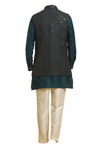 Rng Safawala Embroidered Pista Green Kurta & Pant Set For Kids
