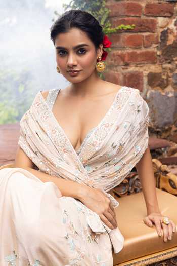 Devkalii Beige Organza Sweetheart Neck Embroidered Saree With Blouse Online at Aza Fashions Devkalii_Beige Organza Sweetheart Neck Embroidered Saree With Blouse _Online_at_Aza_Fashions