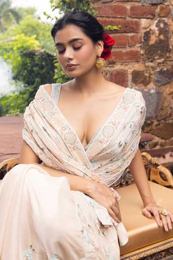 Buy Devkalii Beige Organza Sweetheart Neck Embroidered Saree With Blouse Online at Aza Fashions Buy_Devkalii_Beige Organza Sweetheart Neck Embroidered Saree With Blouse _Online_at_Aza_Fashions