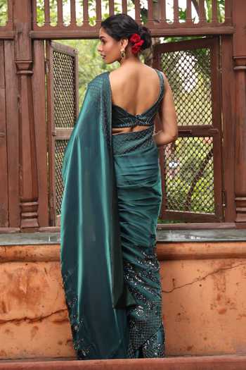 Devkalii Embroidered Saree & Blouse Set 