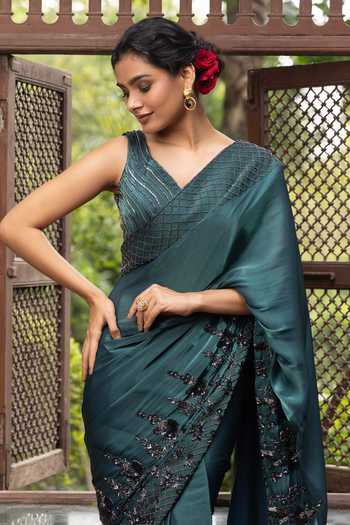 Devkalii Green Organza Sweetheart Neck Embroidered Saree And Blouse Set at Aza Fashions Devkalii_Green Organza Sweetheart Neck Embroidered Saree And Blouse Set _at_Aza_Fashions
