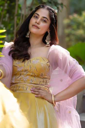 Devkalii Yellow Tissue, Crepe Sweetheart Neck Floral Hand Embroidered Lehenga Set at Aza Fashions Devkalii_Yellow Tissue, Crepe Sweetheart Neck Floral Hand Embroidered Lehenga Set _at_Aza_Fashions