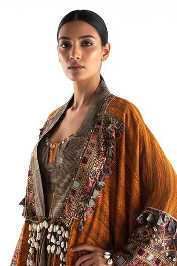 Basanti Kapde aur Koffee Orange Crepe Bandeau , Shawl Saffron Dynasty Embellished Kaftan Set Online at Aza Fashions Basanti Kapde aur Koffee_Orange Crepe Bandeau , Shawl Saffron Dynasty Embellished Kaftan Set _Online_at_Aza_Fashions