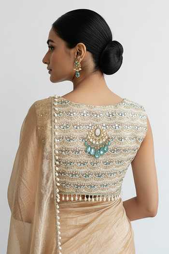 Basanti Kapde aur Koffee Beige Organza, Tissue V-neck Opaline Aura Embroidered Saree Set at Aza Fashions Basanti Kapde aur Koffee_Beige Organza, Tissue V-neck Opaline Aura Embroidered Saree Set _at_Aza_Fashions