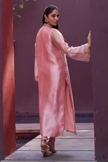 Shop House of Arshiyaa Rose Gold Tissue V-neck Embroidered Long Kurta Set at Aza Fashions Shop_House of Arshiyaa_Rose Gold Tissue V-neck Embroidered Long Kurta Set _at_Aza_Fashions