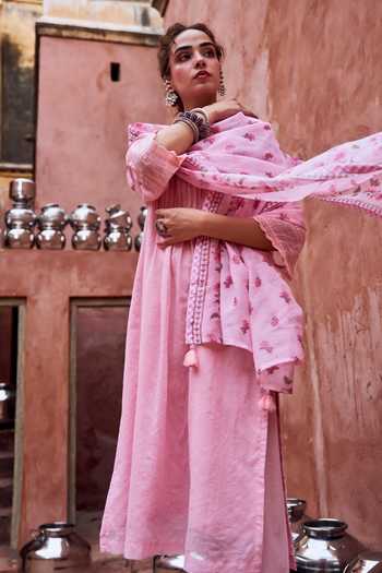 Karaj Jaipur Pink Kota Doria, Cotton Round Neck Kurta Set With Floral Pattern Dupatta Online at Aza Fashions Karaj Jaipur_Pink Kota Doria, Cotton Round Neck Kurta Set With Floral Pattern Dupatta _Online_at_Aza_Fashions