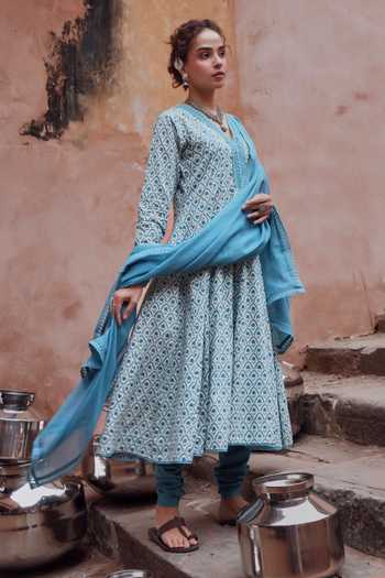 Buy Karaj Jaipur Blue Cotton, Kota Doria V-neck, Yes Floral Pattern Anarkali Set Online at Aza Fashions Buy_Karaj Jaipur_Blue Cotton, Kota Doria V-neck, Yes Floral Pattern Anarkali Set _Online_at_Aza_Fashions