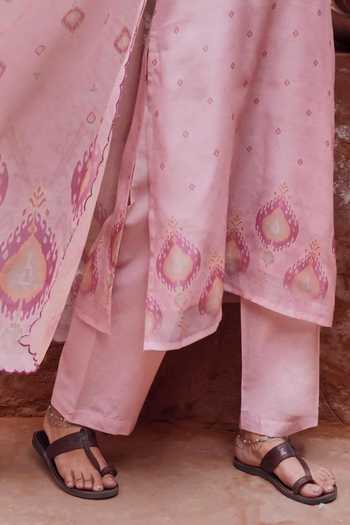 Karaj Jaipur Pink Cotton, Chanderi V-neck Embroidered Kurta Set Online at Aza Fashions Karaj Jaipur_Pink Cotton, Chanderi V-neck Embroidered Kurta Set _Online_at_Aza_Fashions