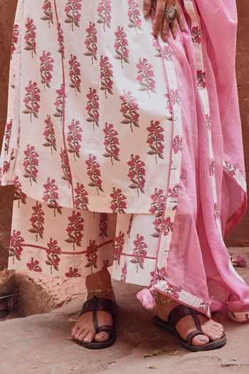 Karaj Jaipur_Off White Cotton, Kota Doria V-neck Floral Print Kurta Set _Online_at_Aza_Fashions