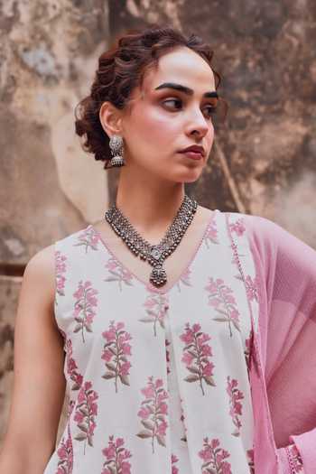 Buy_Karaj Jaipur_Off White Cotton, Kota Doria V-neck Floral Print Kurta Set _Online_at_Aza_Fashions