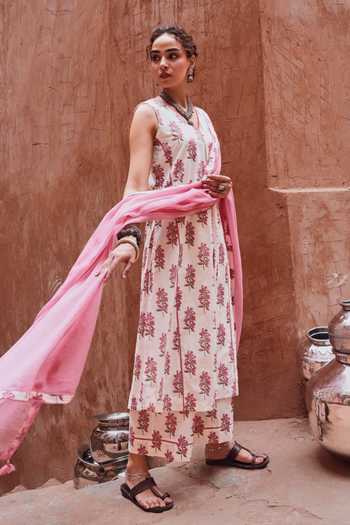 Karaj Jaipur_Off White Cotton, Kota Doria V-neck Floral Print Kurta Set _at_Aza_Fashions