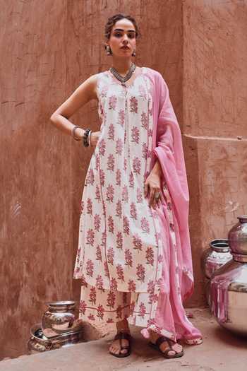 Buy_Karaj Jaipur_Off White Cotton, Kota Doria V-neck Floral Print Kurta Set 
